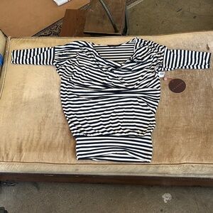 3/4 dolman like sleeve Draped front asymmetrical Great basic Elevated casual M